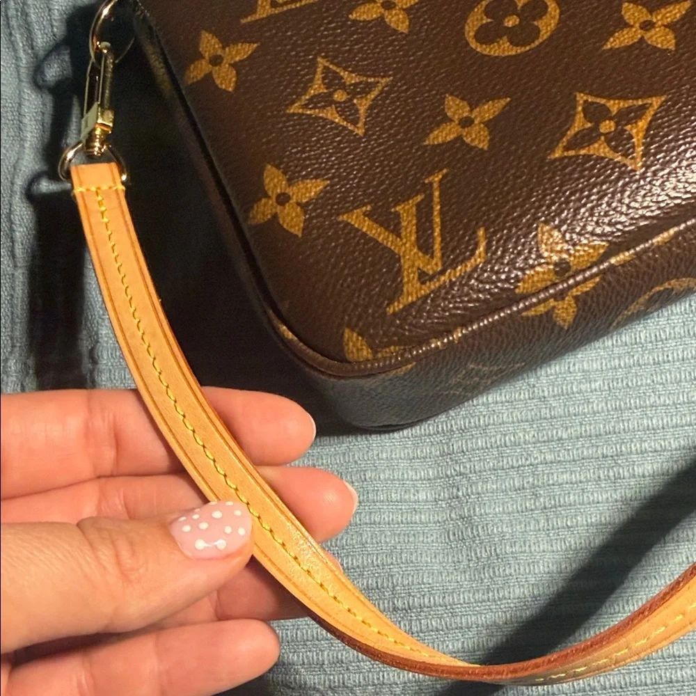 Louis Vuitton Tan and Brown Monogram Shoulder Bag - Picture 5 of 9